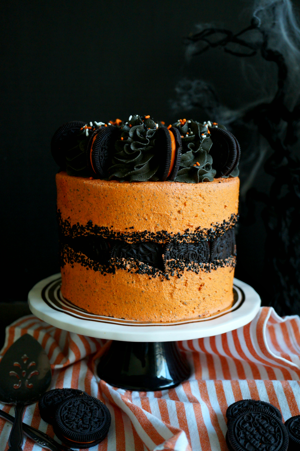 vegan Halloween cookies & cream fault line cake | The Baking Fairy #HalloweenTreatsWeek #ad