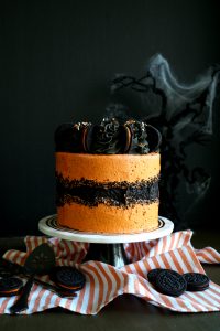 vegan Halloween cookies & cream fault line cake | The Baking Fairy #HalloweenTreatsWeek #ad