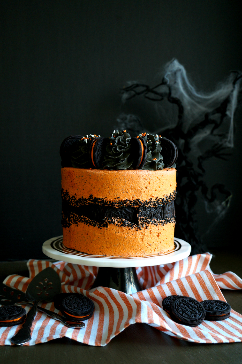 vegan Halloween cookies & cream fault line cake | The Baking Fairy #HalloweenTreatsWeek #ad