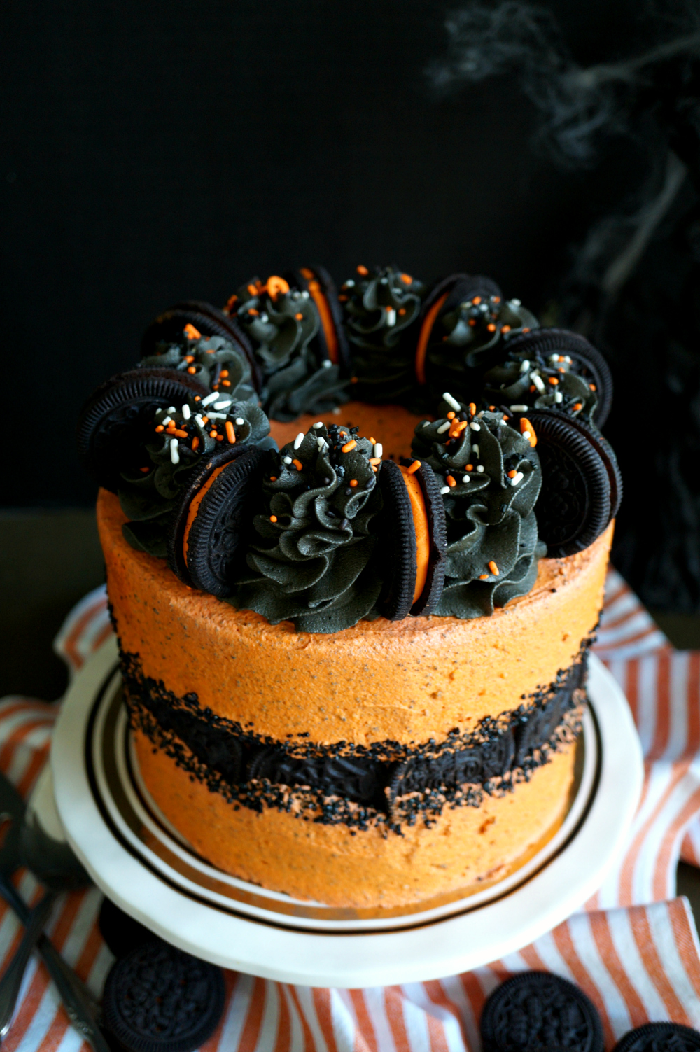 vegan Halloween cookies & cream fault line cake | The Baking Fairy #HalloweenTreatsWeek #ad