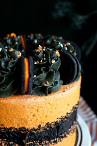 vegan Halloween cookies & cream fault line cake | The Baking Fairy #HalloweenTreatsWeek #ad