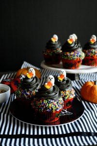 vegan pumpkin cupcakes with dark chocolate sprinkle frosting | The Baking Fairy #HalloweenTreatsWeek #ad