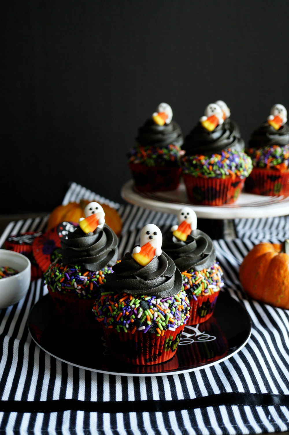 vegan pumpkin cupcakes with dark chocolate sprinkle frosting | The Baking Fairy #HalloweenTreatsWeek #ad