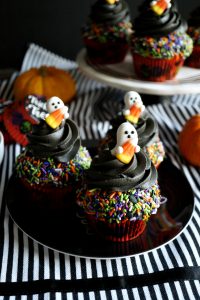 vegan pumpkin cupcakes with dark chocolate sprinkle frosting | The Baking Fairy #HalloweenTreatsWeek #ad