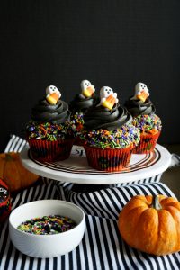 vegan pumpkin cupcakes with dark chocolate sprinkle frosting | The Baking Fairy #HalloweenTreatsWeek #ad