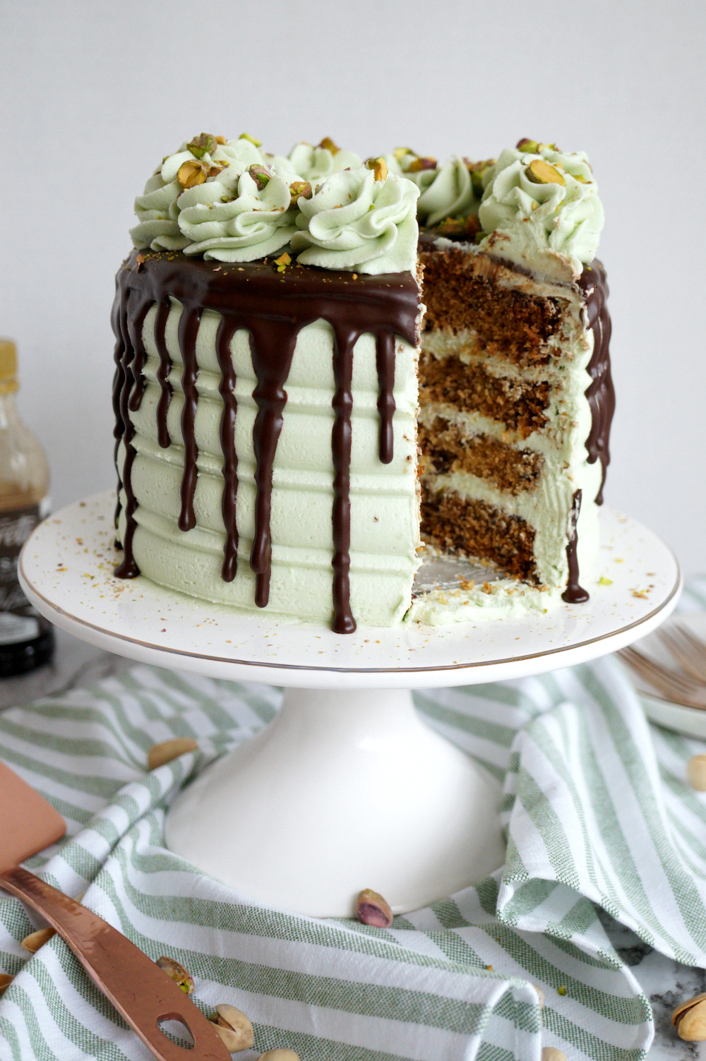 vegan pistachio chocolate chunk cake | The Baking Fairy