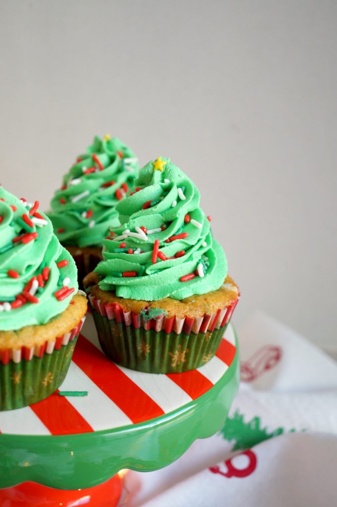 christmas tree cupcake on the stand
