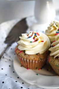 cupcakes on plate