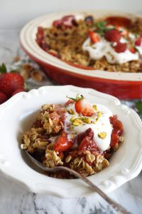 bowl of strawberry crisp