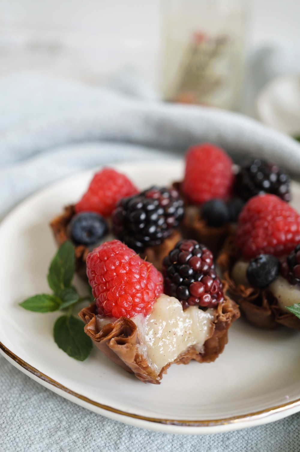 berry tart with bite