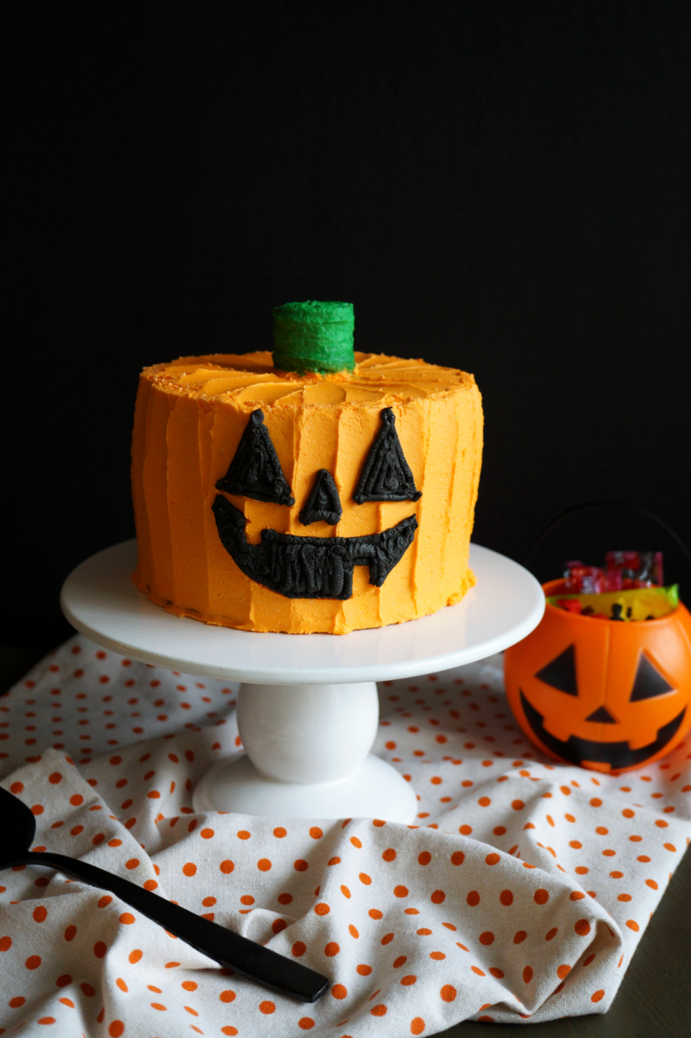 jack o'lantern cake on cake stand